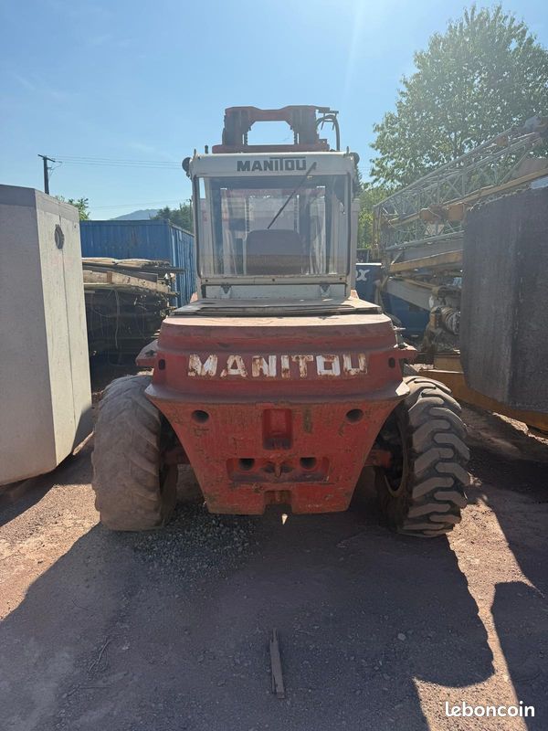 Chariot élévateur MANITOU 4T5 tout terrain (image 1)