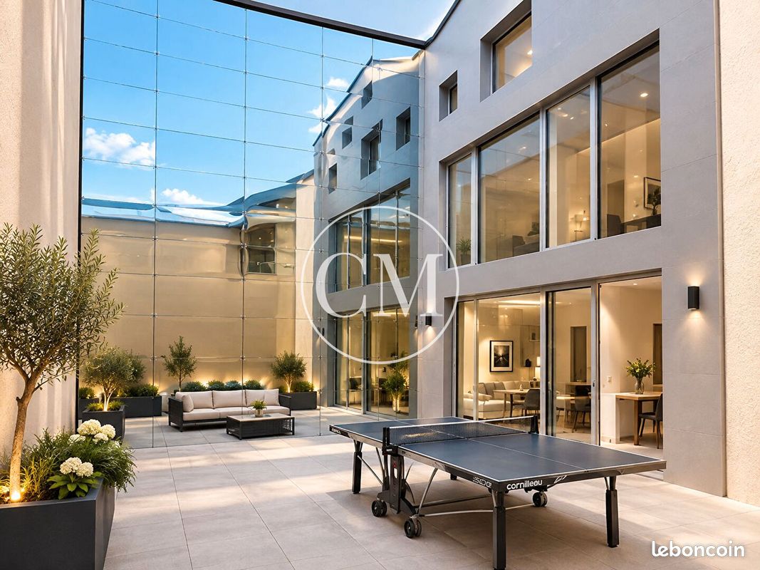 Maison 10 pièces 300 m² · à Versailles · 300 m² · 2 310 000 €