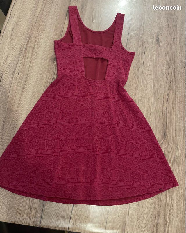 Robe Jennyfer Taille 38/M - Couleur Rose - Occasion En Très Bon état