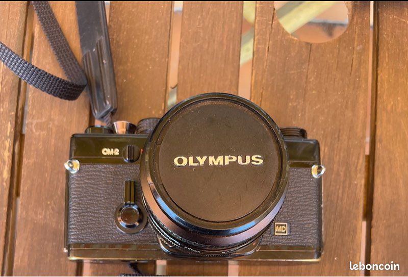 Boîtier argentique Olympus OM2 et objectif (image 1)