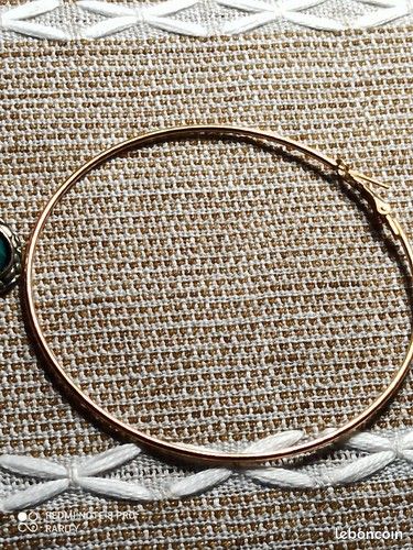 354 Lot de trois boucles d’oreilles dépareillées en or jaune 750