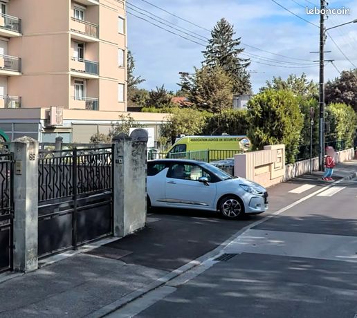 Place de parking - Bron