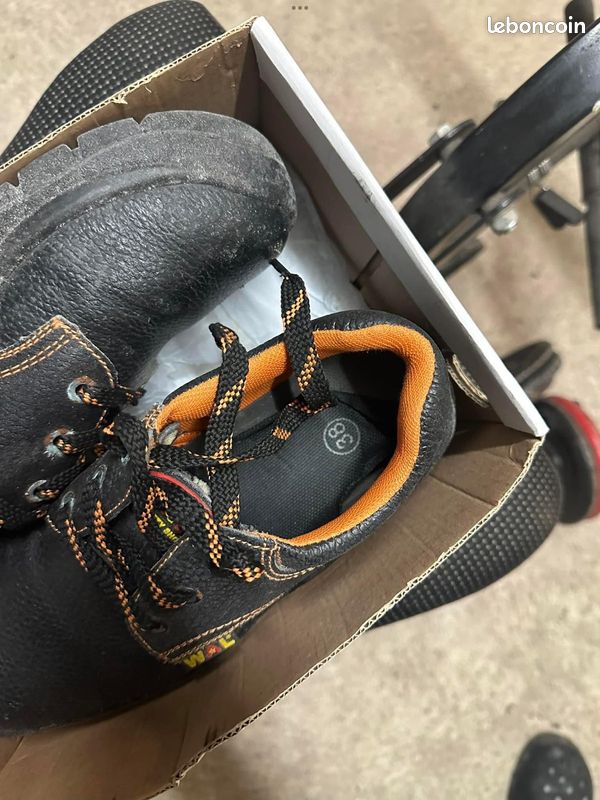 Lot de chaussures de sécurité pointure 38 (image 2)