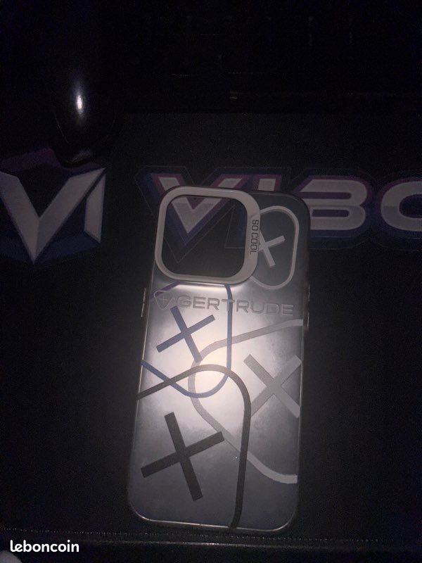 Vend une coque Gertrude iPhone 15 pro (image 1)