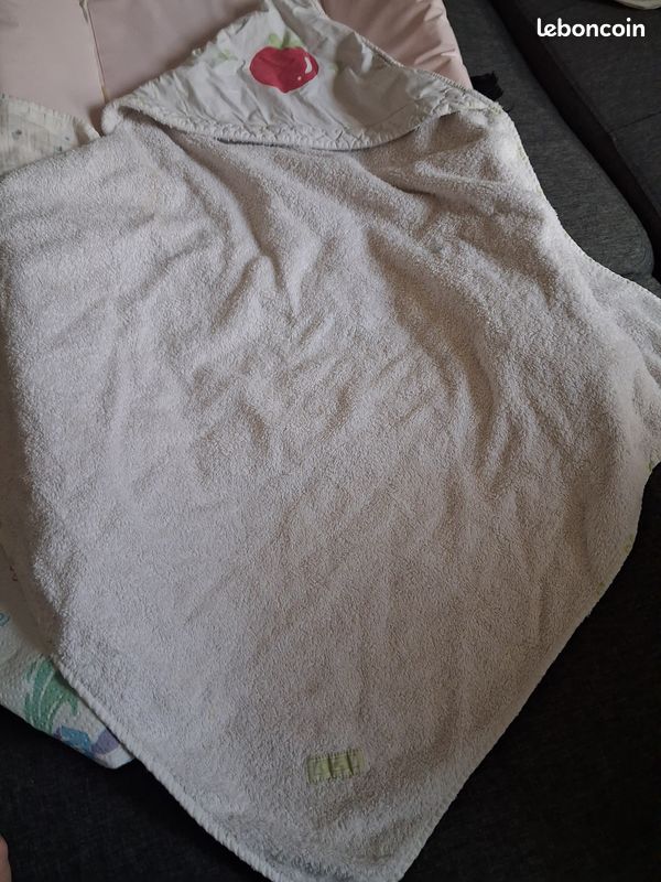 Cape de bain bébé DPAM - 100% coton - Blanche et motifs fruits (image 2)