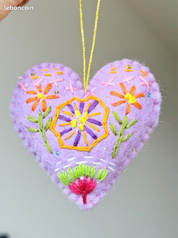 chaine de cœurs - motifs de broderie pour machines
