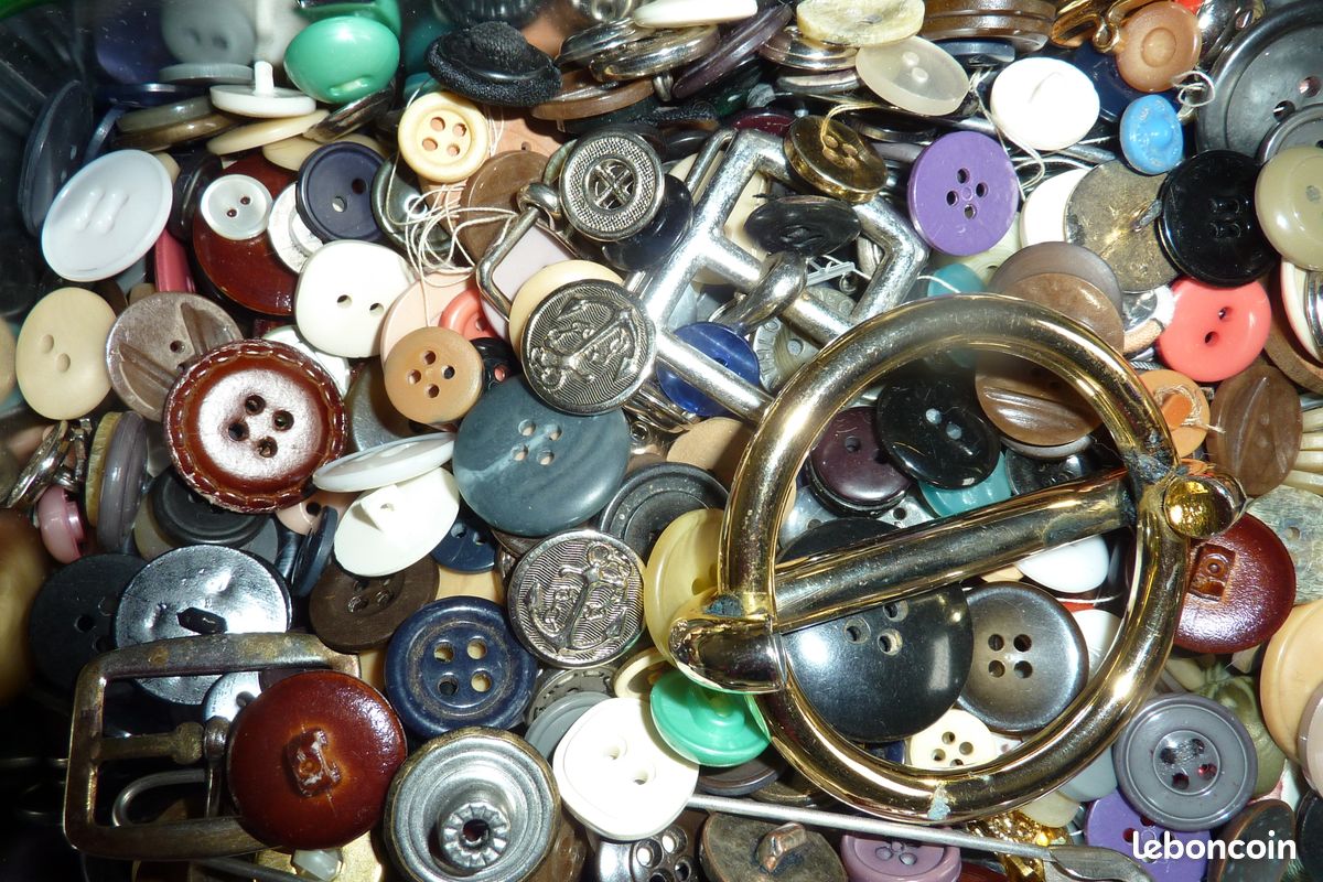 Multiples boutons de toutes sortes (image 1)