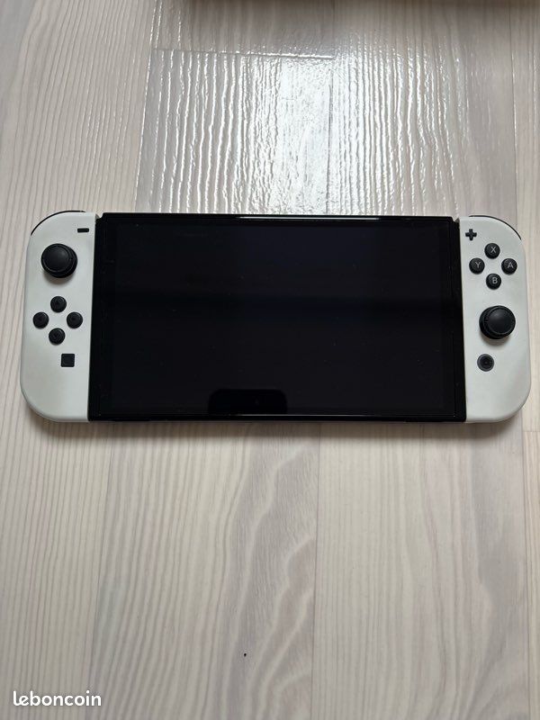 Nintendo Switch Modèle OLED Blanc – Écran impeccable (Excellent état) (image 3)