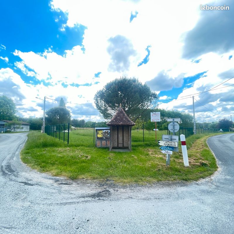 Terrain constructible à louer – env. 3 000 m² – Possibilité achat / location-vente fin 2027 · à Parcoul-Chenaud · 1 500 €/moi