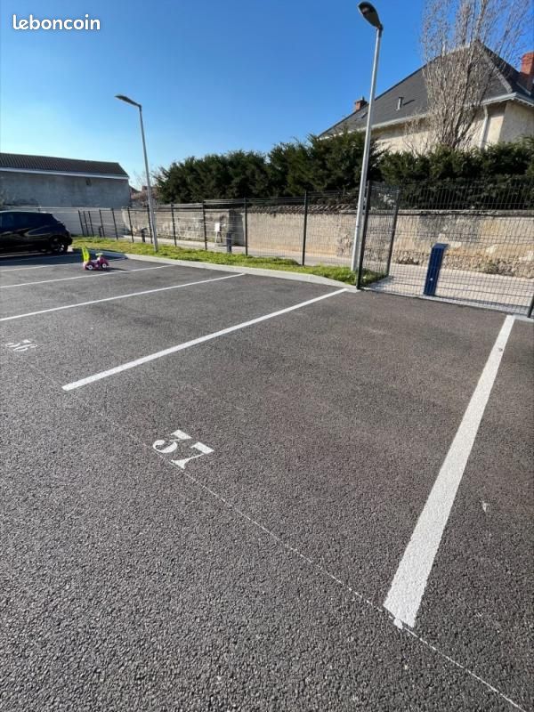 Parking Colombier Saugnieu · à Colombier-Saugnieu · 60 €/mois
