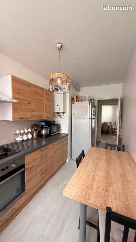 Appartement 5 pièces 96 m² · à Saint-Étienne-du-Rouvray · 96 m² · 1 000 €