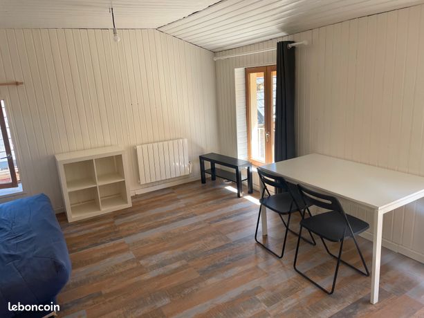 Studio a louer centre village