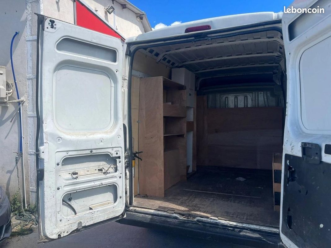 Peugeot Boxer 2.2L HDI 101 CHEV DIESEL - ÉNORMEMENT DE RANGEMENTS | RÉVISÉE-GARANTIE DE 12 MOIS (image 19)