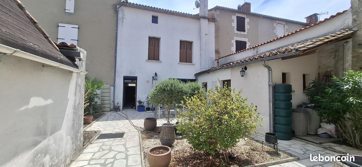 Maison 4 pièces 157 m² · à La Rochefoucauld-en-Angoumois · 157 m² · 212 800 €
