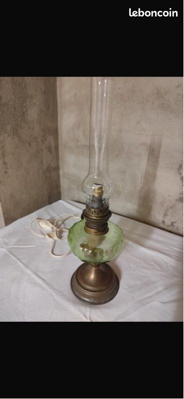 Ancienne lampe à huile électrifiée (image 3)