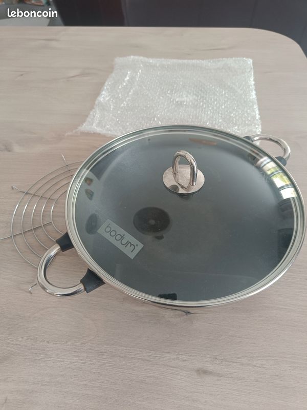 Wok en fonte bodum (image 1)