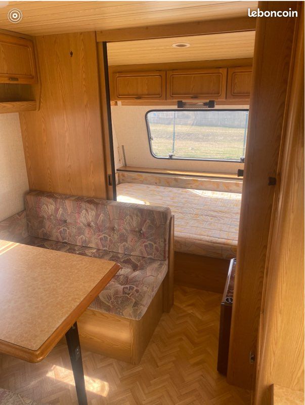 Caravane de 4m70 bon état propreté impeccable intérieur (image 3)