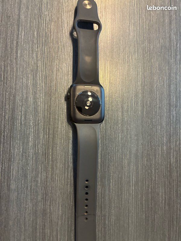 Apple Watch SE (image 2)