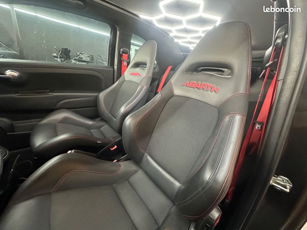 ABARTH 595 1.4 T-Jet 180 CH BVA Cabriolet Competizione Esseesse + ECHAPPEMENT AKRAPOVIC + PACK CARBONE + BEATS AUDIO + 1ERE MAIN + GARANTIE 12 MOIS (image 10)