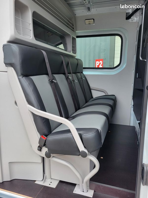 RENAULT MASTER L3H2 FOURGON 2.0Blue DCI 150 ADVANCE CABINE APPROFONDIE FIXE 07 PLACES NEUF avec HABILLAGE BOIS COMPLET + CAMÉRA + RADARS + PNEUS 4 SAISONS + ROUE DE SECOURS ( Prix de Vente 36 990 HT ) (image 6)