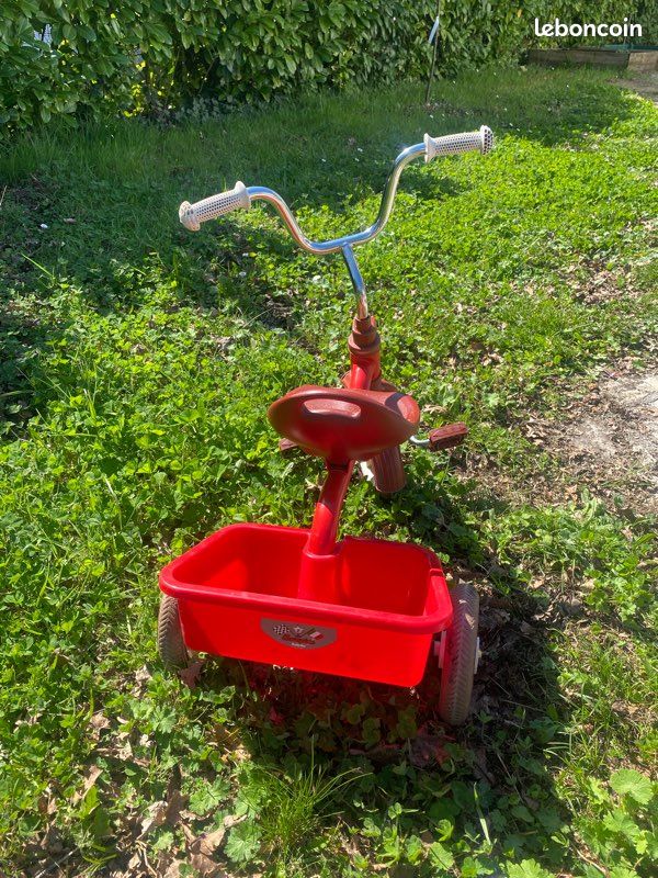 Vélo tricycle rouge (image 3)