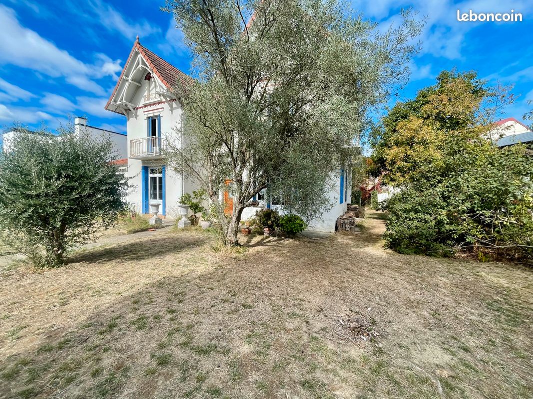 Maison 7 pièces 210 m² · à Vic-en-Bigorre · 210 m² · 240 000 €