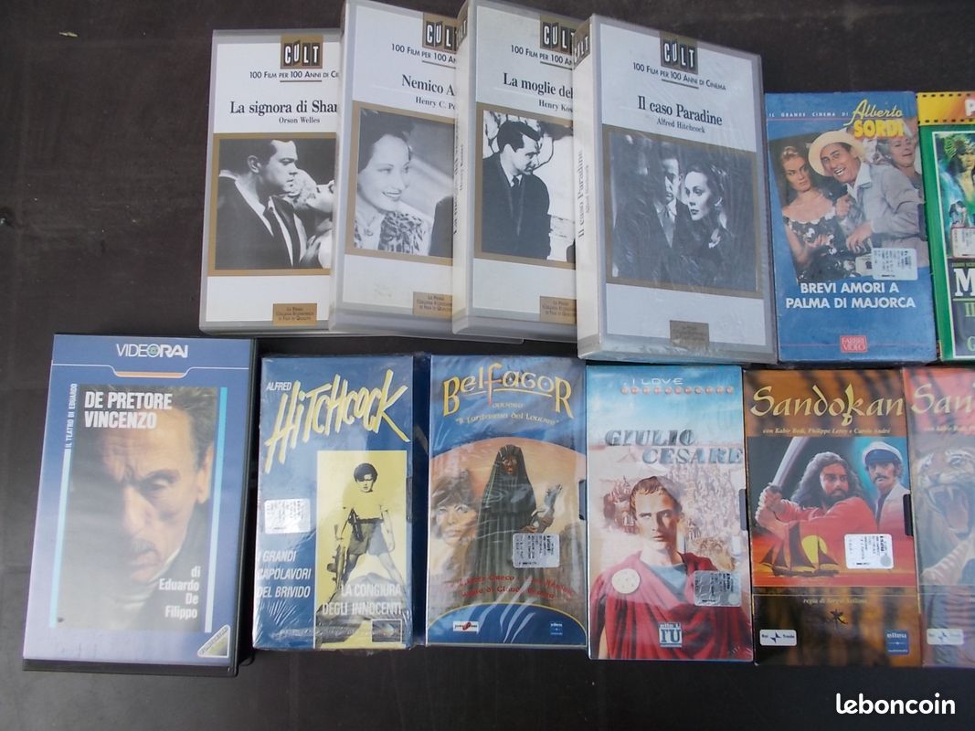 Lot 84 cassettes VHS en Italien voir photos - Collection