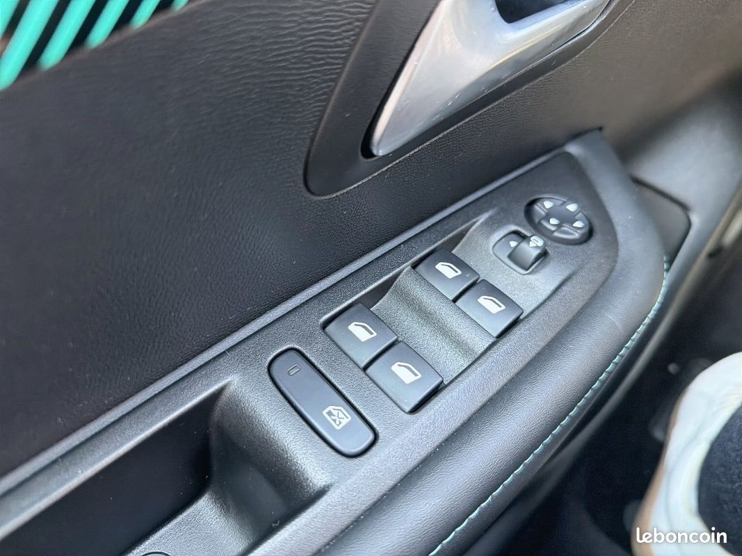 PEUGEOT 208 Electrique 50 kWh 136ch Allure Business (image 24)