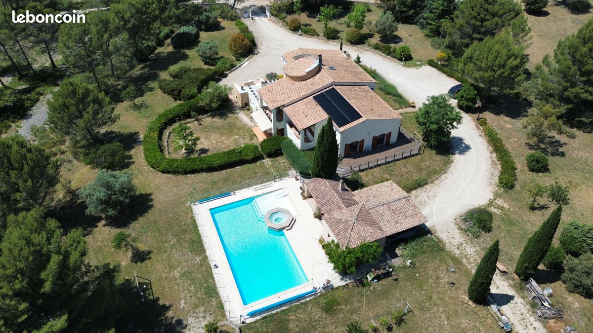 Maison 8 pièces 308 m² · à Lambesc · 308 m² · 899 000 €