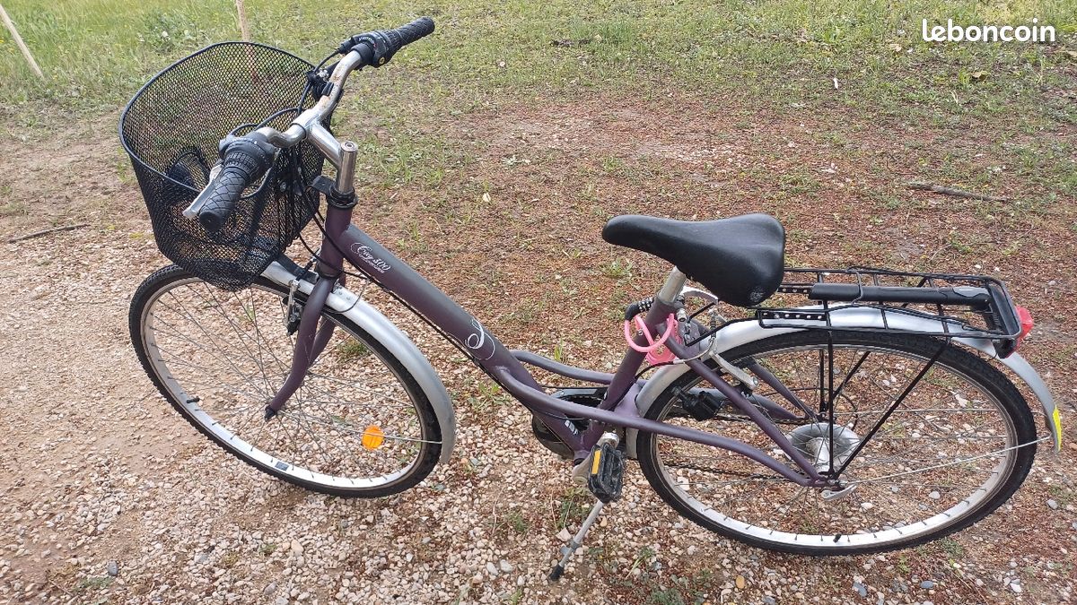 Vélo femme avec panier (image 1)