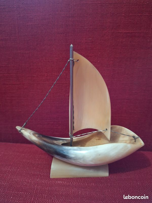 Voilier miniature en corne véritable sculptée - Objet d'art vintage (image 5)