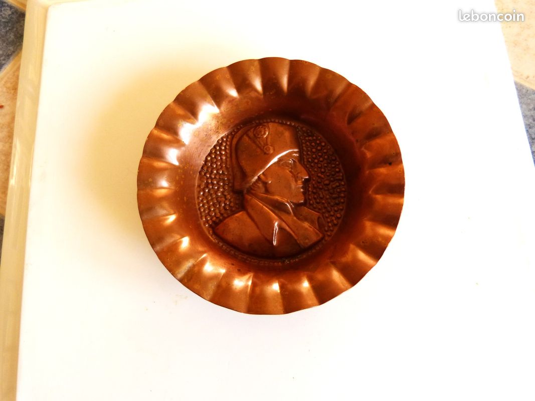Coupelle en laiton, décor: Profil de Napoléon (image 1)