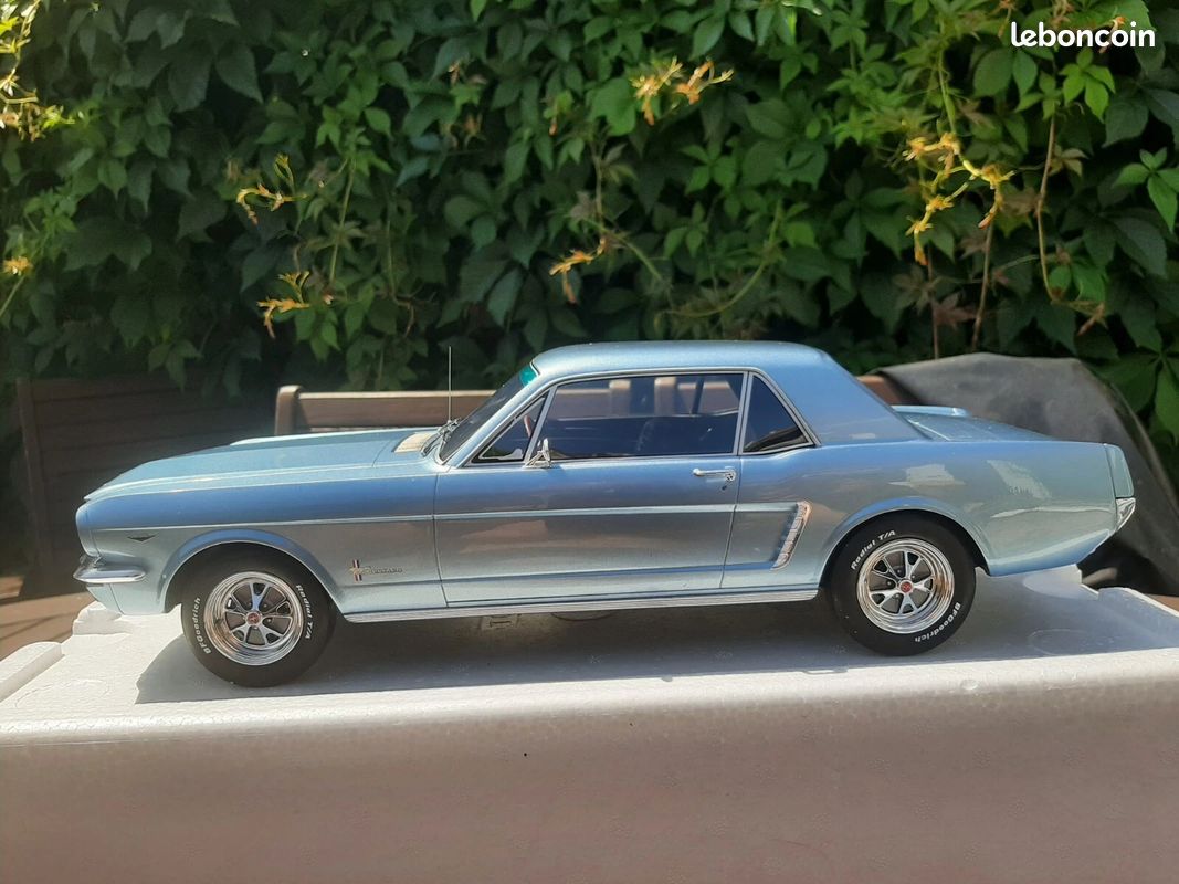 Ford Mustang V8 Hardtop Silver Blue 1965 1/12 OTTOMOBILE G089
