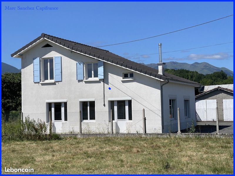 Maison 8 pièces 158 m² · à Nay · 158 m² · 275 000 €