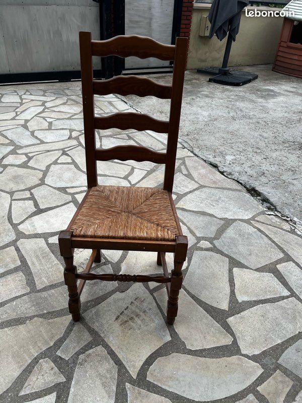 Chaises en bois (image 1)
