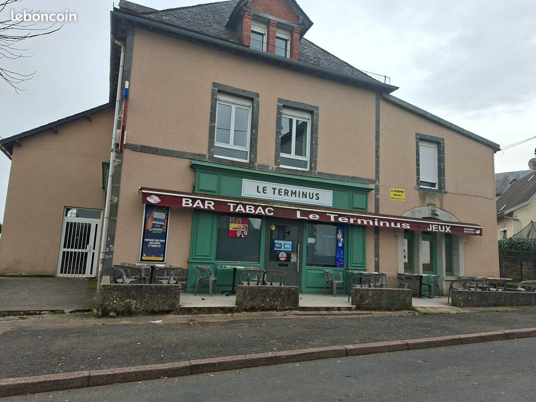 Local commercial 1 pièce 500 m² · à Mauriac · 500 m² · 410 000 €