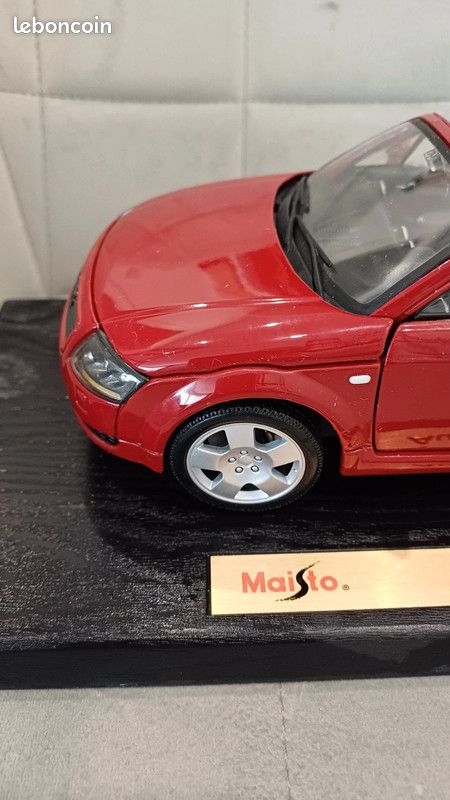 Rare Maïsto Special Edition Audi TT Roadster Valentine 1/18