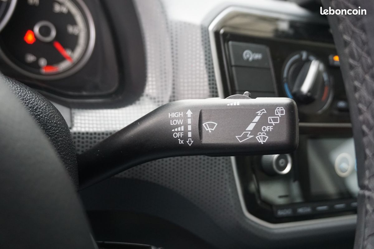 Volkswagen UP 1.0 75CH BLUEMOTION TECHNOLOGY UP CONNECT 5P EURO6D-T (image 19)