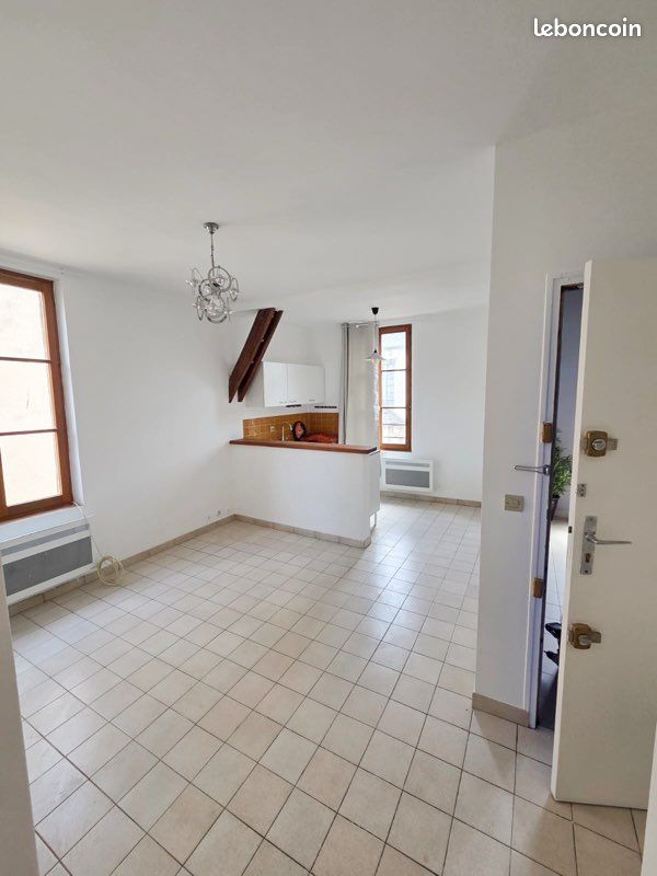Appartement 2 pièces 34 m² · à Château-Renard · 34 m² · 400 €
