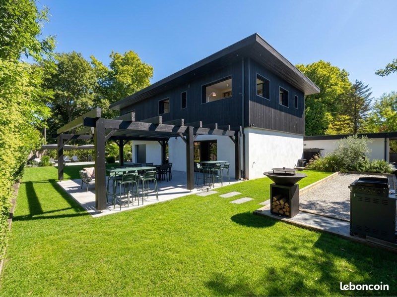 Maison 6 pièces 270 m² · à Mérignac · 270 m² · 1 500 000 €