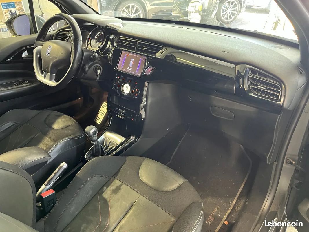 DS DS 3 1.2 110ch PERFORMANCE LINE - 2017 - Phares LED - Jantes alliage (image 18)