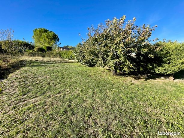 Terrain 593 m² Apt