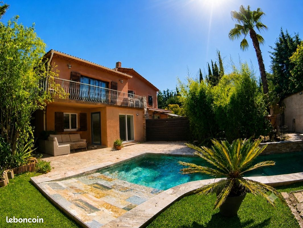 Maison 9 pièces 208 m² · à La Crau · 208 m² · 719 000 €