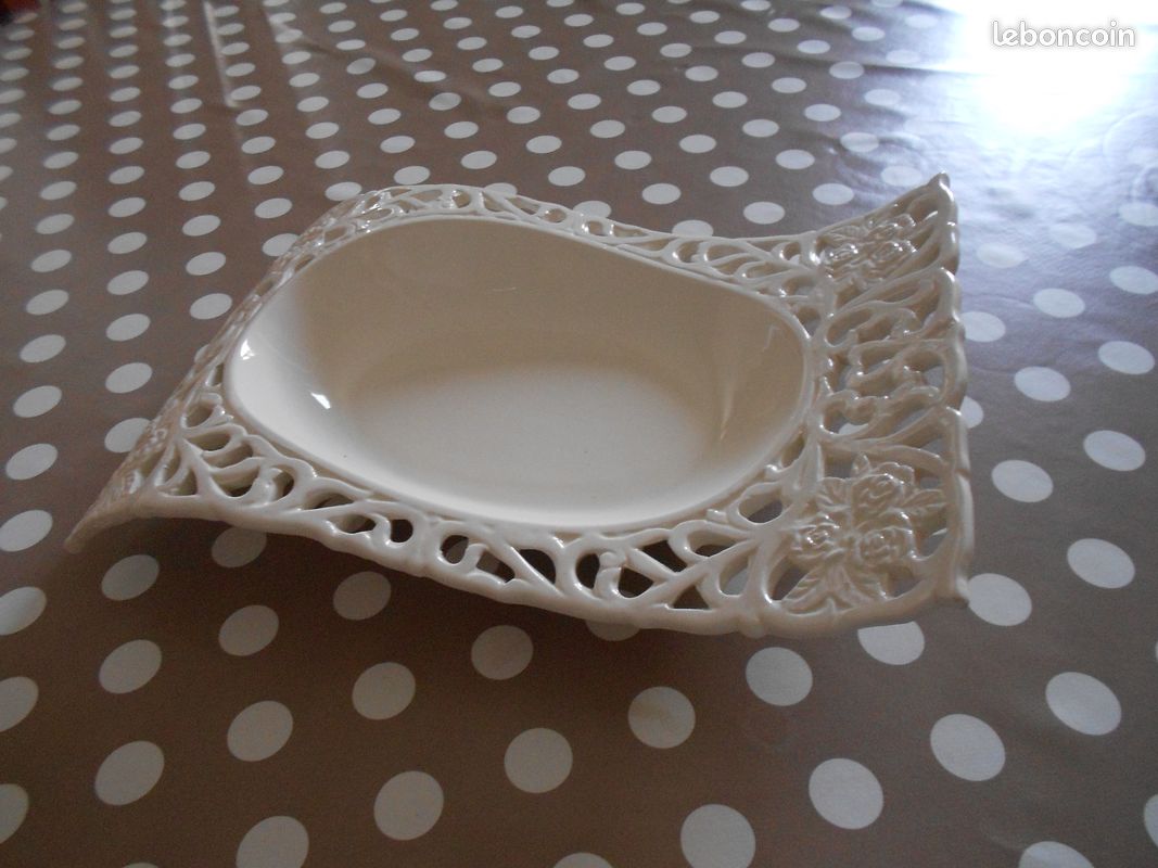 Joli plat blanc (image 1)