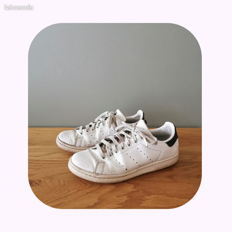 Une paire de baskets blanches, Stan Smith (image 2)