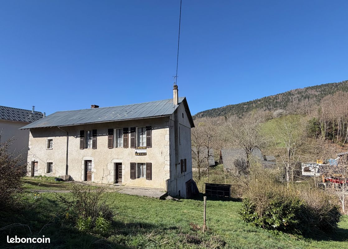 Maison 11 pièces 205 m² · à Entremont-le-Vieux · 205 m² · 190 000 €