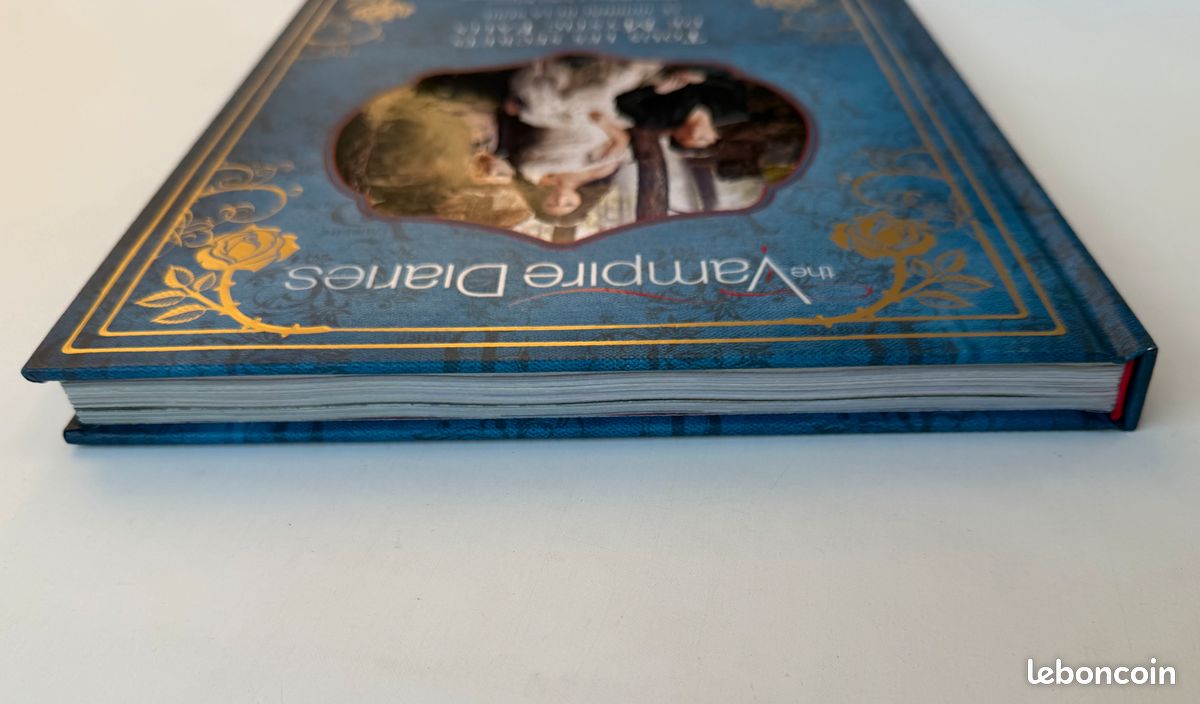 Livre The Vampire Diaries - Tous les secrets de Mystic Falls - Edition reliée collector • Excellent état (image 5)
