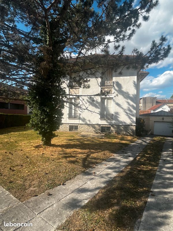 Maison 8 pièces 155 m² · à Vittel · 155 m² · 330 000 €