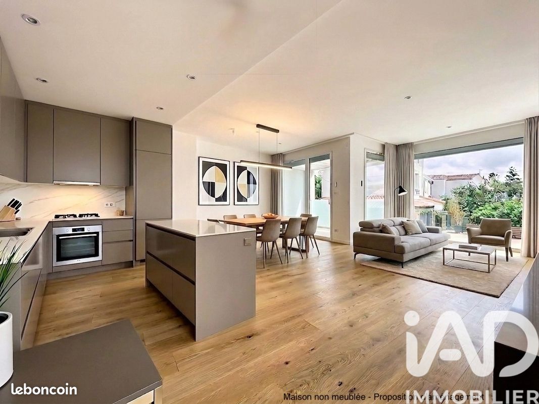 Maison 4 pièces 147 m² · à La Rochelle · 147 m² · 990 000 €