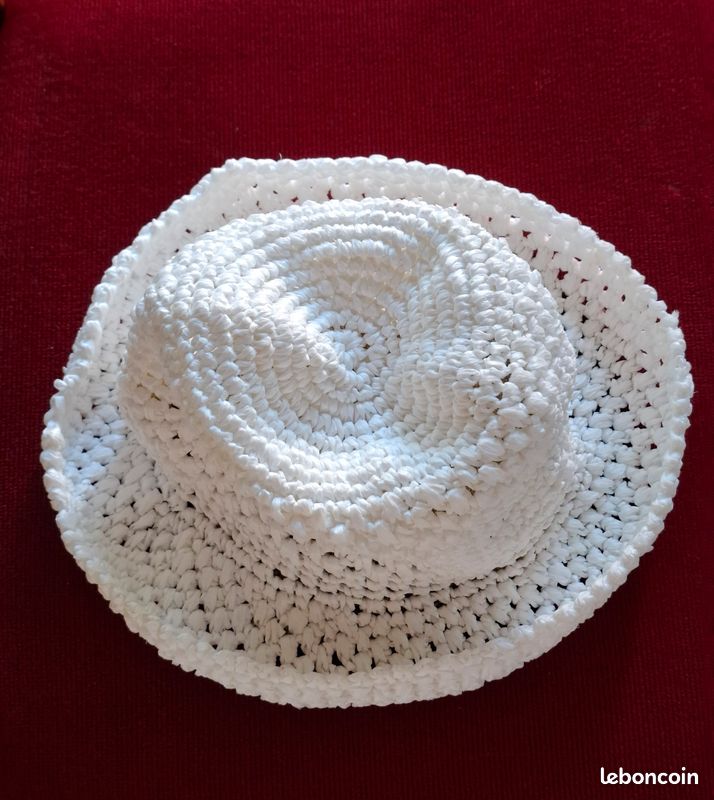 Chapeau d'été blanc en coton fait main (image 1)